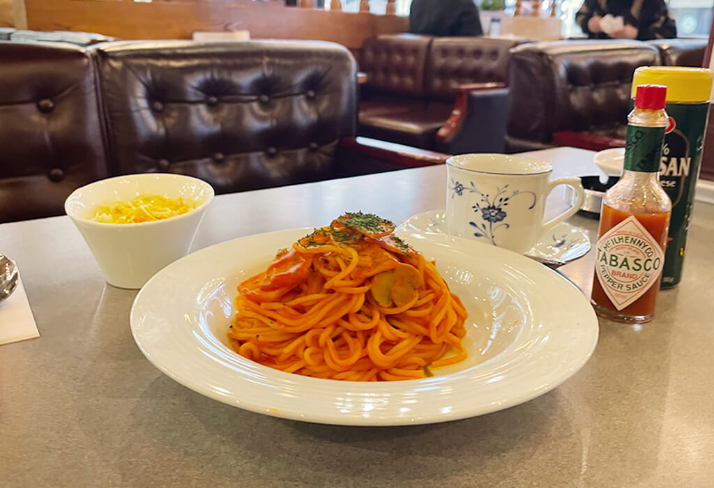 ナポリタンとホットコーヒー